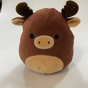 Kelly the squishmallow